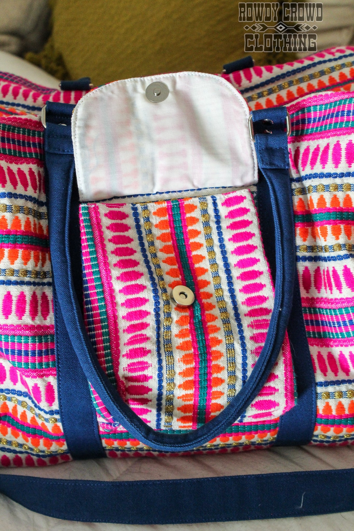 western travel bag, weekender bag, travel bag, duffel bags, luggage, travel sets, western wholesale, western bag, wholesale clothing and accessories, western gifts, western duffle bag, colorful travel bags, colorful duffle bag, southwestern bags, overnight bags, large duffle bag, travel weekend bag, gym duffle bag