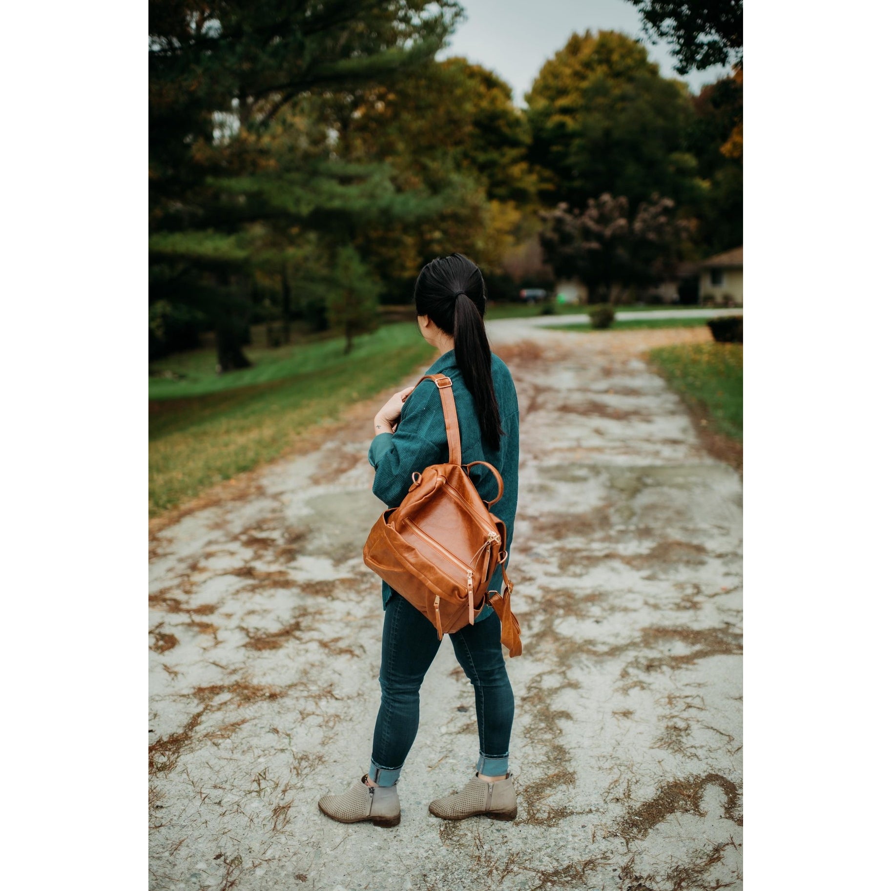 camel guitar strap backpack